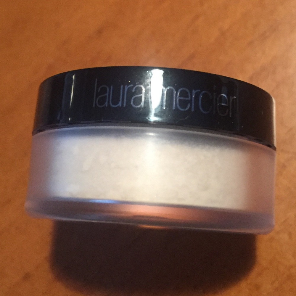 🎉HP🎉 Laura Mercier Translucent Setting Powder - Picture 4 of 8